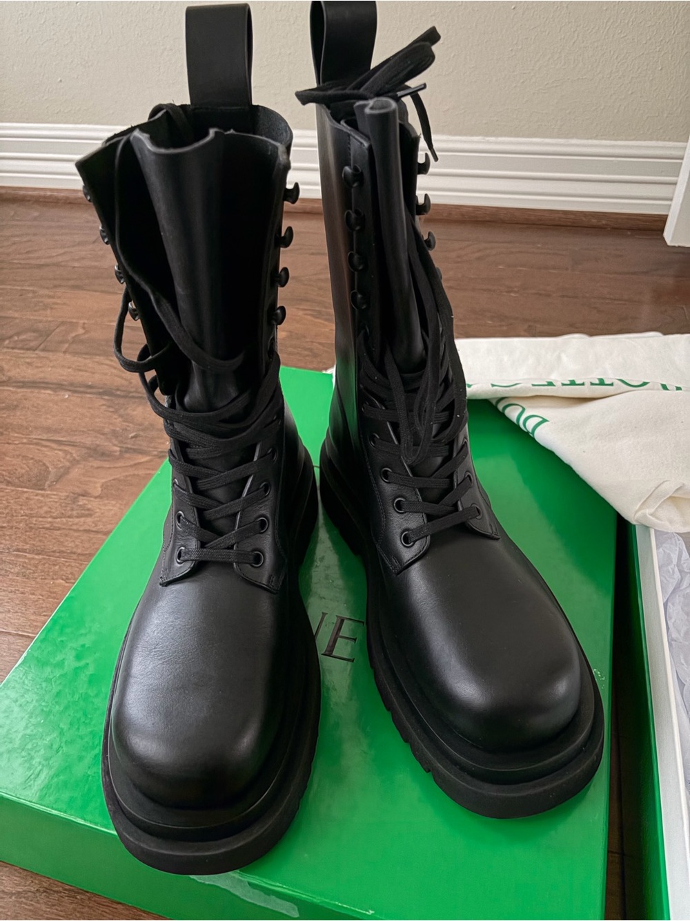 Bottega Veneta Black Leather Lug Lace-Up Boots w box dust bags EU 39.5 US 9.5 10
